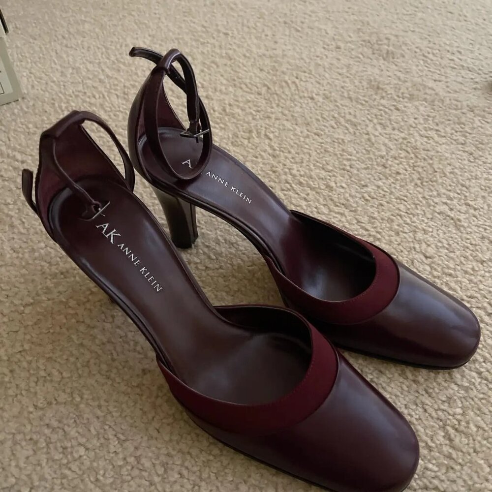 Anne Klein Women's Burgundy Courts